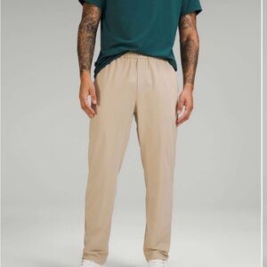 Lululemon Utilitech Pull-On Classic Fit Pant 30”. Size Small EUC